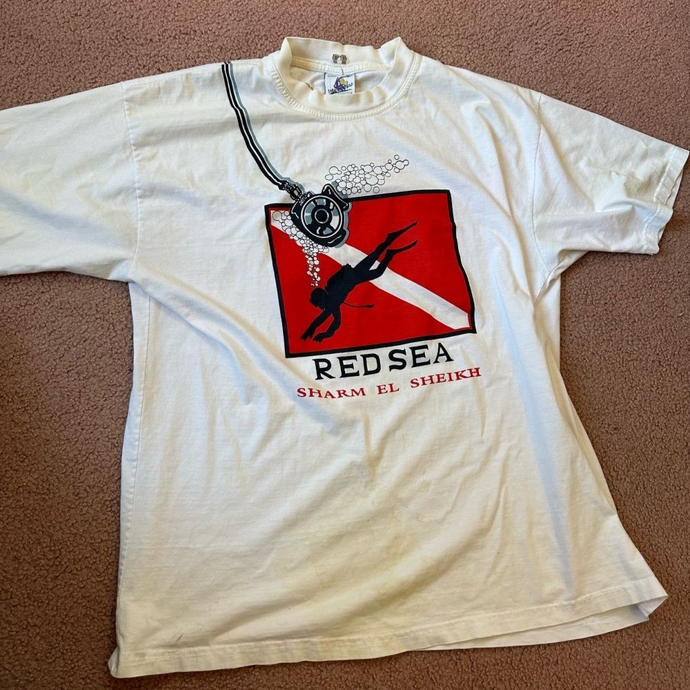 Vintage Red Sea Red Stripe Graphic T-Shirt - White flaw LARGE